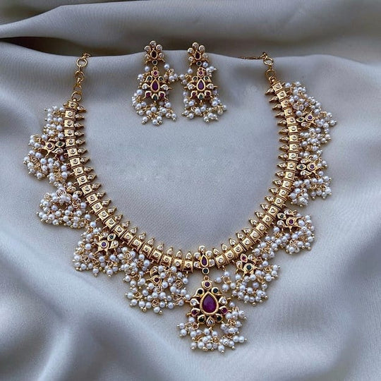 Minimalist Moti Eleganza Necklace Sets